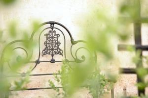 a wrought iron object sitting on a wall at Acolpacha Tambo Boutique in Arequipa