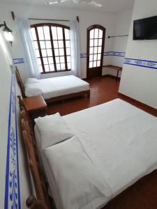 A bed or beds in a room at Don Luis Hostal - Sucursal Galeana - Tecolutla