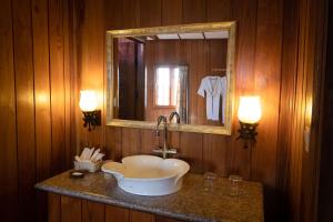 a bathroom with a sink and a mirror at Ann Heritage Lodge in Ywama