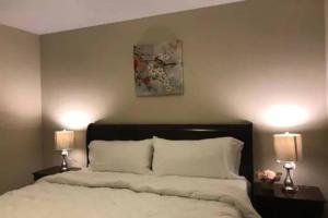 a bedroom with a large bed with two lamps at Spacious 3 bed/ 2 bathroom House in Conroe, TX in Conroe