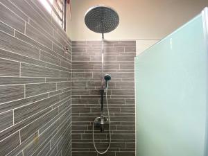 Et badeværelse på Langkawi Cozy Holiday Home at Bukit Indah by Zervin + 170 billeder