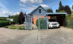 a car garage with a car parked in it at FerienHaus Zur Sonne, Zislow in Zislow