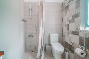 Kopalnica v nastanitvi George SeaFront Suites
