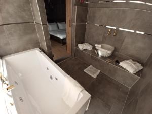 A bathroom at The Kayseri Loft Hotel