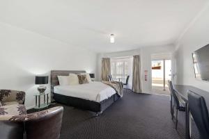 Comfort Inn Flinders on Main客房内的一张或多张床位