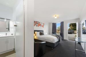Comfort Inn Flinders on Main客房内的一张或多张床位