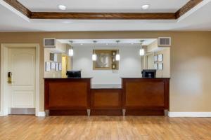 a waiting room with a mirror on the wall at Comfort Inn & Suites Cordele in Cordele