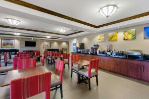 En restaurang eller annat matställe på Comfort Inn & Suites Cordele