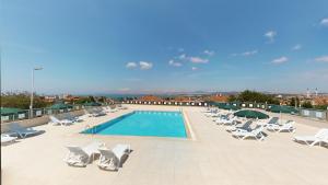 The swimming pool at or close to DOUBLE ROYAL HOTEL