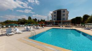 The swimming pool at or close to DOUBLE ROYAL HOTEL