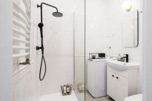 Phòng tắm tại Luna Apartment by LoftAffair