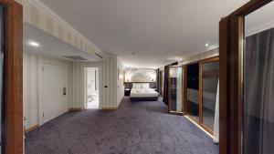 A bed or beds in a room at DOUBLE ROYAL HOTEL
