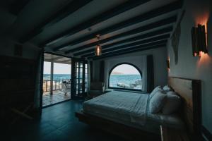 a bedroom with a bed and a view of the ocean at Büyükada Loc'ada in Adalar
