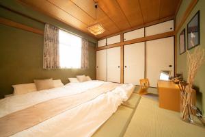 מיטה או מיטות בחדר ב-HOTEL Fujimi Tokyo