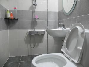 Jeonju International Hostel的一间浴室