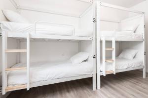 Postel nebo postele na pokoji v ubytování Le Couvent - Hostel + 31 fotografií
