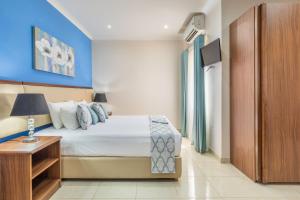 Un pat sau paturi într-o cameră la Port View Guesthouse