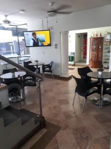 TV a/nebo společenská místnost v ubytování Hotel Ruiseñor Itagui