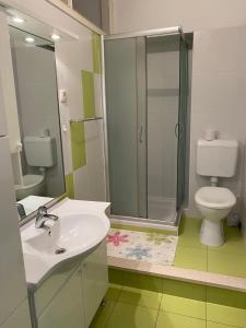 Koupelna v ubytování Apartments Barbaresko