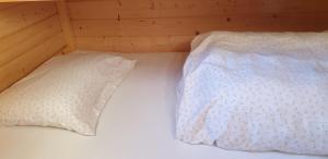 เตียงในห้องที่ Prachtig Scandinavisch Chalet