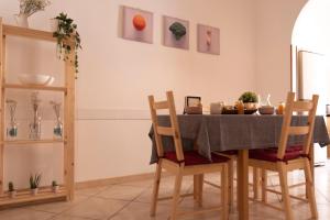 a dining room with a table and chairs at The Good Place B&B in Rome +9 photos