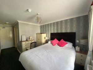 Flambards Hotel客房内的一张或多张床位