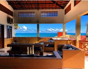 a living room with a view of the ocean at Pousada do Holandês in Canoa Quebrada