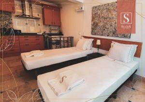 Gallery image of Yellow Suites in Cascais +25 photos