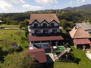 Γενική θέα στο βουνό ή θέα στο βουνό από  αυτό το κατάλυμα σε φάρμα +106 φωτογραφίες