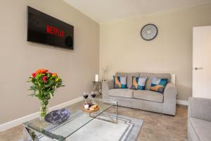 พื้นที่นั่งเล่นของ Blossom House - Deluxe 5-Bed in Solihull Close to JLR, NEC & Airport