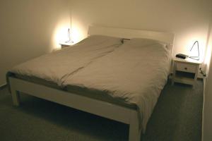 Tempat tidur dalam kamar di FeWo Am See 15A