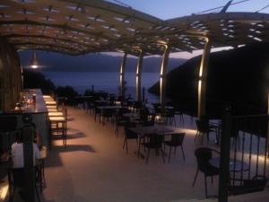 A restaurant or other place to eat at Asterida Villas