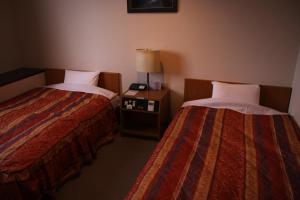 Ліжко або ліжка в номері Shingu Central Hotel