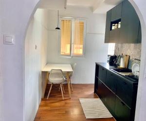 a small kitchen with a table and a counter top at Les Falaises in 'Aïn Taya