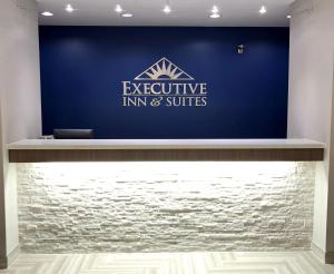 El vestíbulo o zona de recepción de Executive Inn and Suites Joaquin