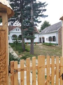 a wooden fence in front of a house at ÖregFenyő Porta Őrség-Magyarszombatfa in Magyarszombatfa