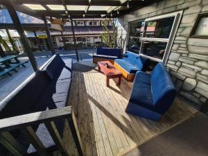 Area soggiorno di Chateau Backpackers & Motels