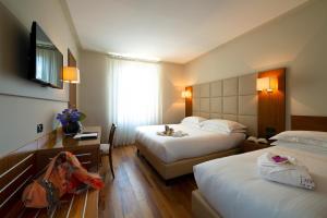 Postel nebo postele na pokoji v ubytování Hotel Fenice + 37 fotografií