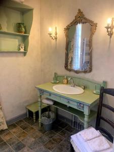 Een badkamer bij Domaine de la Chartreuse Dautré