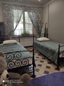 Un pat sau paturi într-o cameră la Country house Dom pod sosnami
