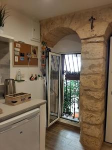 a kitchen with a stone archway and a counter top at Al Sottano 19 in Bari