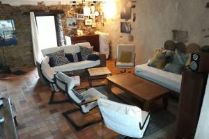 a living room with a couch and a table at TY FAROMA - SUPERBE MAISON DE VACANCES in Sarzeau