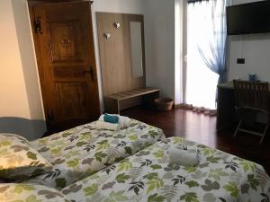 Postel nebo postele na pokoji v ubytování Al Chiar di Luna B&B Valtellina