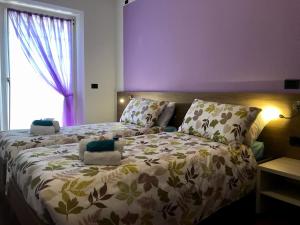 Postel nebo postele na pokoji v ubytování Al Chiar di Luna B&B Valtellina
