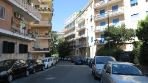 Foto dalla galleria di Spacious panoramic apartment - half way Center-Vomero district a Napoli