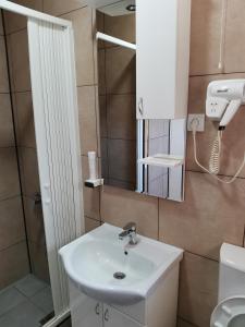 Kupatilo u objektu JOKSIM Rooms&Restaurant