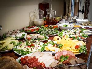 Jedlo v ubytovaní bed & breakfast alebo blízkom okolí