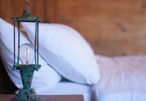 Postel nebo postele na pokoji v ubytování Ethno Sazano Hotel