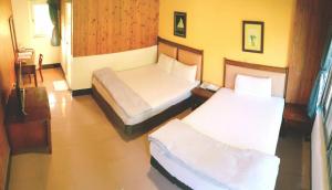 a bedroom with two beds in a room at Royal Holiday Imv in Baihe