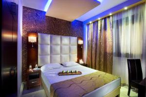 a bedroom with a king sized bed in a room at 4- you Family in Metamorfosi